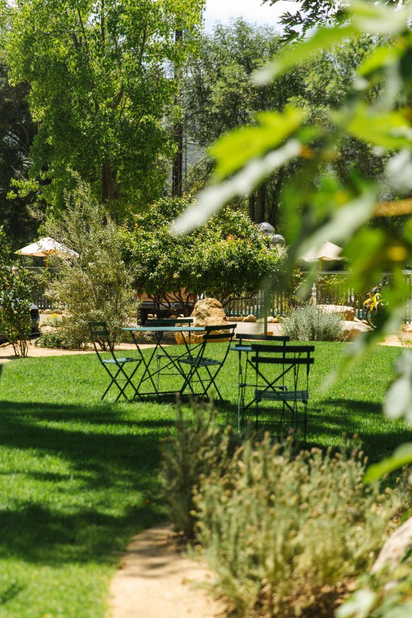 אוחאי Hummingbird Inn מראה חיצוני תמונה